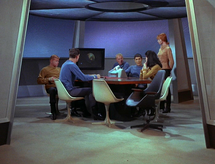 Star-Trek-Tulip chairs by Eero Saarinen